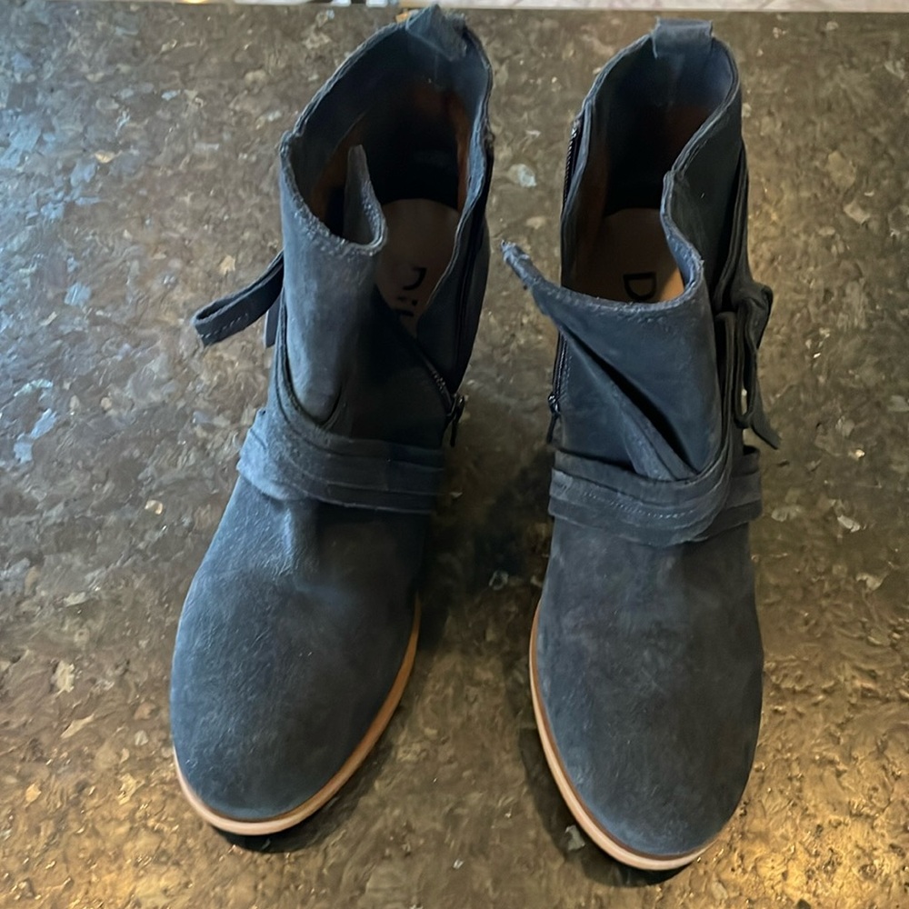 Diba women’s booties size 8.5